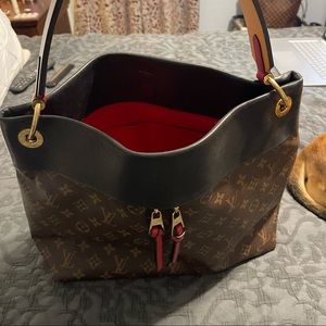 Louis Vuitton Tuileries Besace Handbag